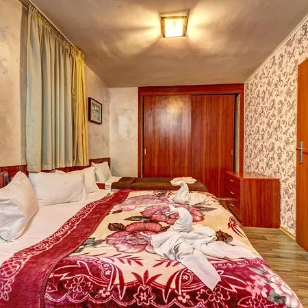 Forest Nook Guest house 3*