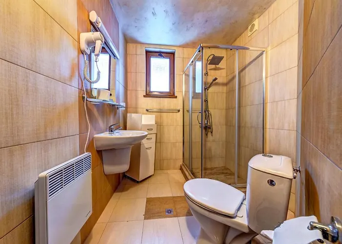 Pensionat Forest Nook 4*