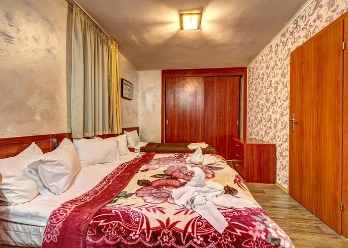 Forest Nook Pensionat 4*